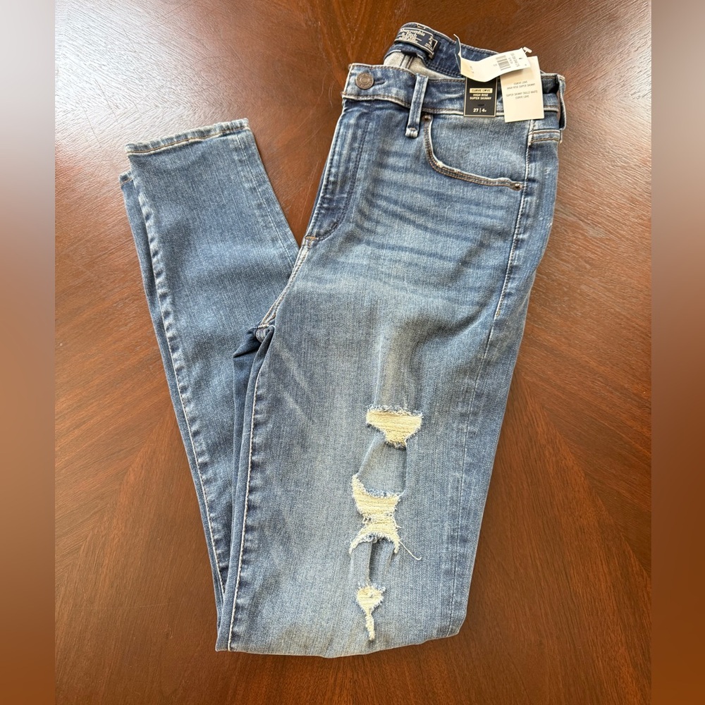 Abercrombie & Fitch Women's Light Blue Distressed Skinny Jeans
